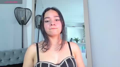 Snapshot of elen_cr chatting on 10.07.25 Elen CR online show from 10.07.25