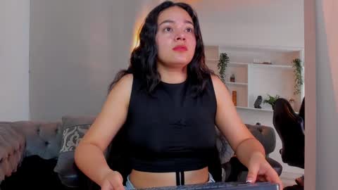 Snapshot of elen_cr chatting on 10.12.25 Elen CR online show from 10.12.25