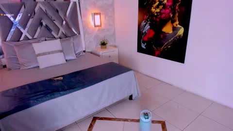 Snapshot of elen_cr chatting on 10.18.25 Elen CR online show from 10.18.25