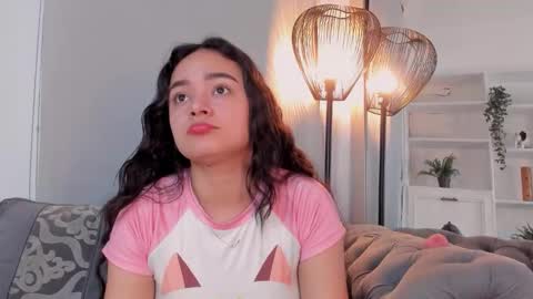 Snapshot of elen_cr chatting on 10.22.25 Elen CR online show from 10.22.25