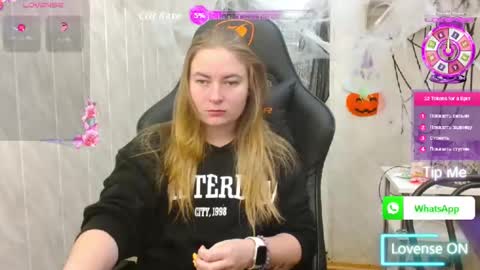 Elena online show from 10.21.25