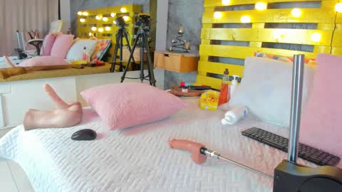 Elena online show from 02.15.25