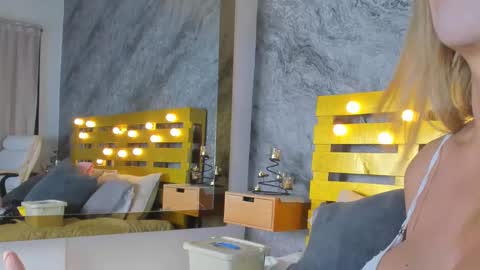 Elena online show from 02.23.25