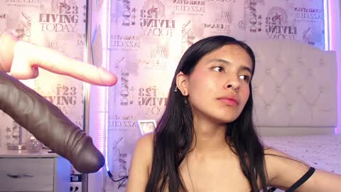 Snapshot of elenaa_salvatore chatting on 01.17.25 Elena online show from 01.17.25