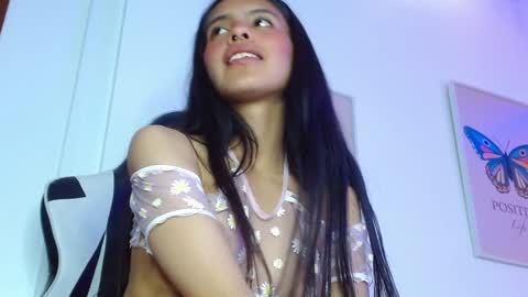 Snapshot of elenaa_salvatore chatting on 01.22.25 Elena online show from 01.22.25