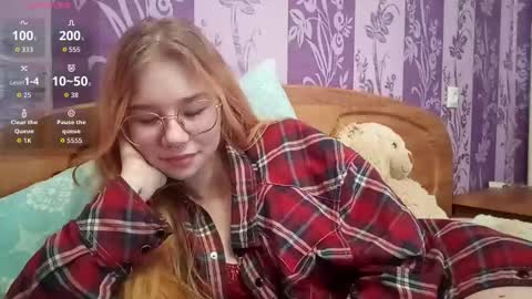 Snapshot of elenacastellani chatting on 02.09.26 Mia online show from 02.09.26