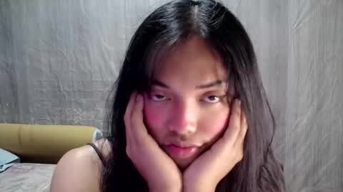 Snapshot of elenacum chatting on 10.10.25 elenacum online show from 10.10.25