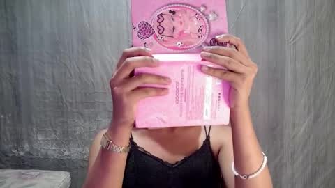 Snapshot of elenacum chatting on 10.13.25 elenacum online show from 10.13.25