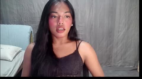 Snapshot of elenacum chatting on 10.21.25 elenacum online show from 10.21.25