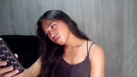 Snapshot of elenacum chatting on 10.25.25 elenacum online show from 10.25.25