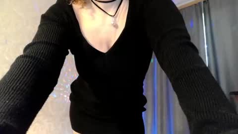 Snapshot of elenaza chatting on 02.05.25 elenaza online show from 02.05.25