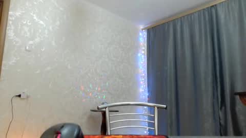 Snapshot of elenaza chatting on 02.18.25 elenaza online show from 02.18.25