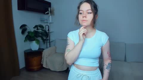 Snapshot of elenn_minty chatting on 10.22.25 Margo online show from 10.22.25