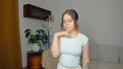 Snapshot of elenn_minty chatting on 10.24.25 Margo online show from 10.24.25