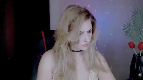 Snapshot of eleonorrres chatting on 10.09.25 Elli online show from 10.09.25