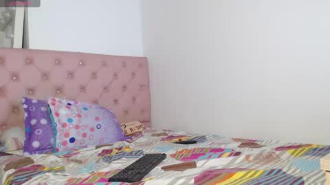 Snapshot of elettra_parisi19 chatting on 03.08.25 elettra_parisi19 online show from 03.08.25