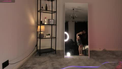 Elfie online show from 09.21.25