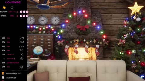 Snapshot of elfielovevt chatting on 12.25.24 Elfie Love online show from 12.25.24