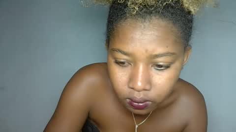 elia011 online show from 01.11.25