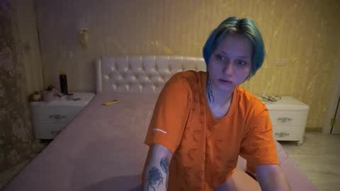 Snapshot of eliarose chatting on 10.28.25 Luna online show from 10.28.25