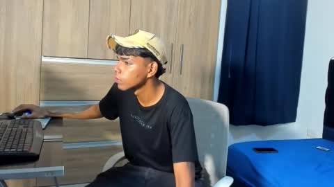 Snapshot of elias_ford chatting on 10.19.25 elias_ford online show from 10.19.25