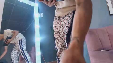 Snapshot of eliasthunder chatting on 10.16.25 eliasthunder online show from 10.16.25