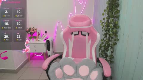 elieiza_xo online show from 11.14.25