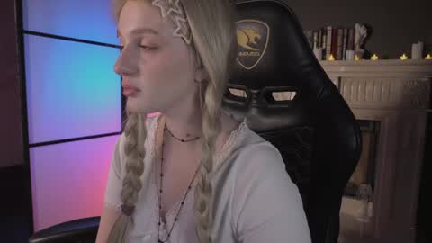 Ellie online show from 04.19.26