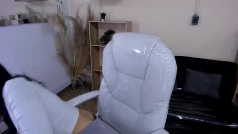 Eliie online show from 09.26.25