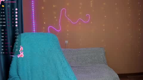 Snapshot of elina__rose chatting on 03.08.25 Elina online show from 03.08.25