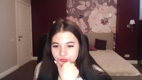 Snapshot of elinamils chatting on 03.11.25 ElinaMils online show from 03.11.25