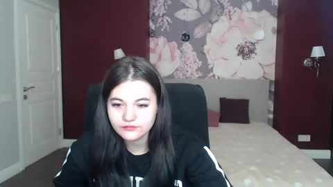 Snapshot of elinamils chatting on 03.12.25 ElinaMils online show from 03.12.25