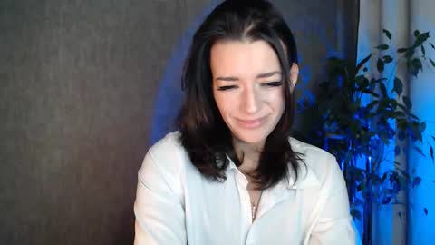 Snapshot of elinapretty chatting on 10.24.25 Elina online show from 10.24.25