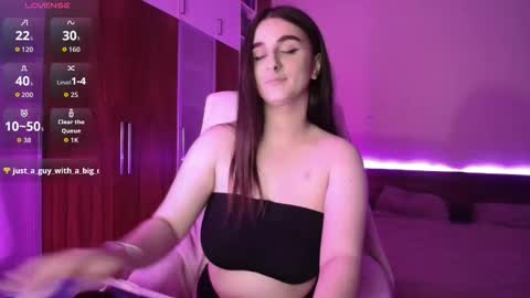 Snapshot of elinarossi chatting on 04.20.26 Elina Rossi online show from 04.20.26