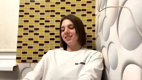 Snapshot of elinhelser chatting on 10.15.25 Elisa online show from 10.15.25