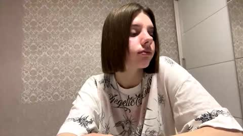 Snapshot of elinhelser chatting on 10.18.25 Elisa online show from 10.18.25