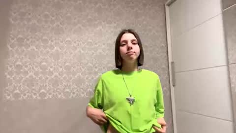 Snapshot of elinhelser chatting on 10.19.25 Elisa online show from 10.19.25