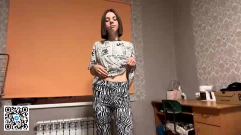 Snapshot of elinhelser chatting on 10.22.25 Elisa online show from 10.22.25