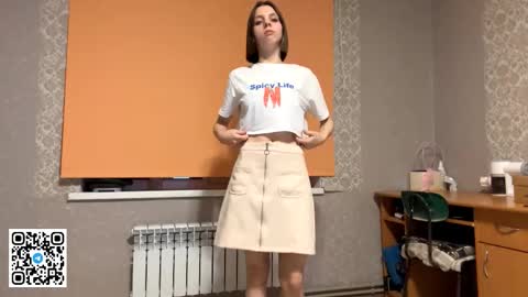 Snapshot of elinhelser chatting on 10.25.25 Elisa online show from 10.25.25