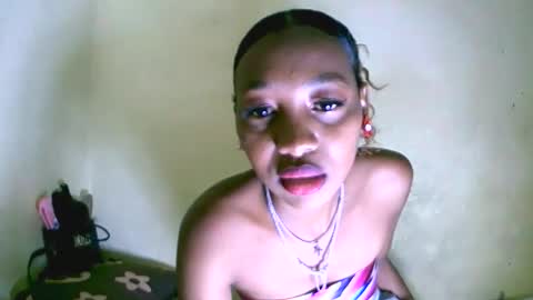 Snapshot of elisa689549 chatting on 10.21.25 elisa689549 online show from 10.21.25
