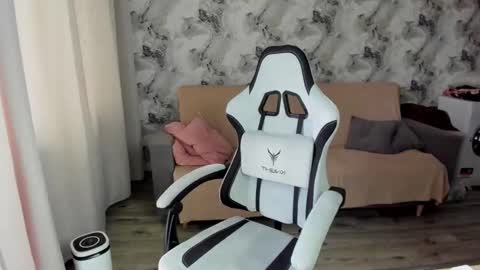 Aletta Oushen online show from 09.28.25