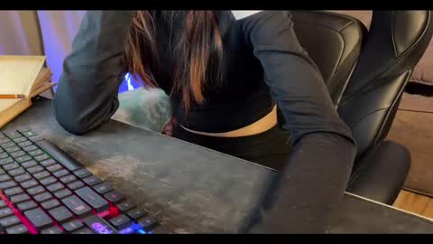 Elisa North online show from 01.29.25