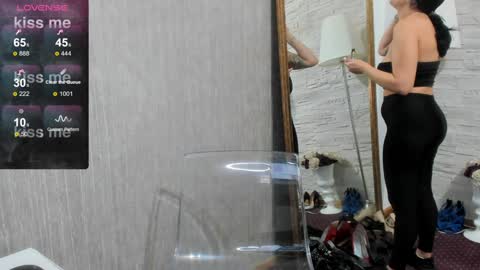 Snapshot of elisabaxter chatting on 12.28.24 Maria online show from 12.28.24