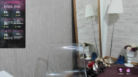 Snapshot of elisabaxter chatting on 01.08.25 Maria online show from 01.08.25