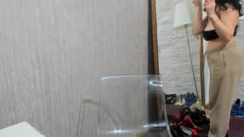 Snapshot of elisabaxter chatting on 02.25.25 Maria online show from 02.25.25