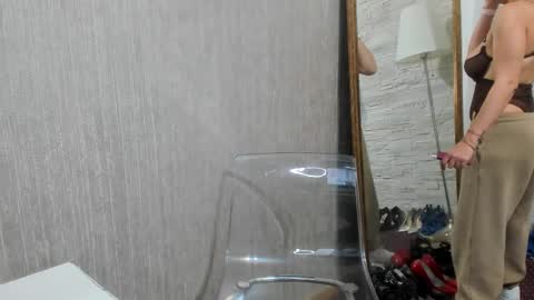 Snapshot of elisabaxter chatting on 03.03.25 Maria online show from 03.03.25