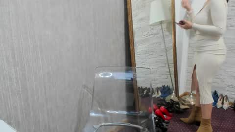 Snapshot of elisabaxter chatting on 03.12.25 Maria online show from 03.12.25