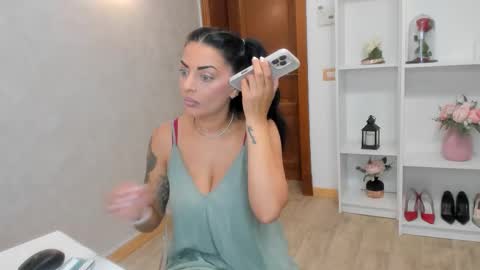 Snapshot of elisabaxter chatting on 09.12.25 Maria online show from 09.12.25