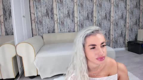 Snapshot of elisabeth_jason chatting on 11.06.25 elisabeth_jason online show from 11.06.25