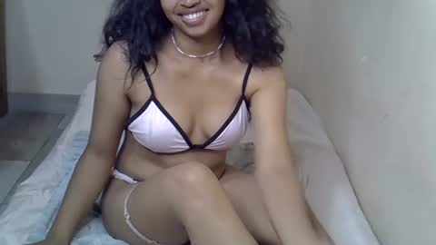 Snapshot of elisah01 chatting on 03.26.26 elisah01 online show from 03.26.26